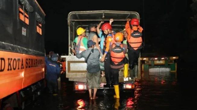 Banjir Solo Raya 2026: BPBD Jateng Percepat Evakuasi, Bantu Pengungsi & Atasi Genangan