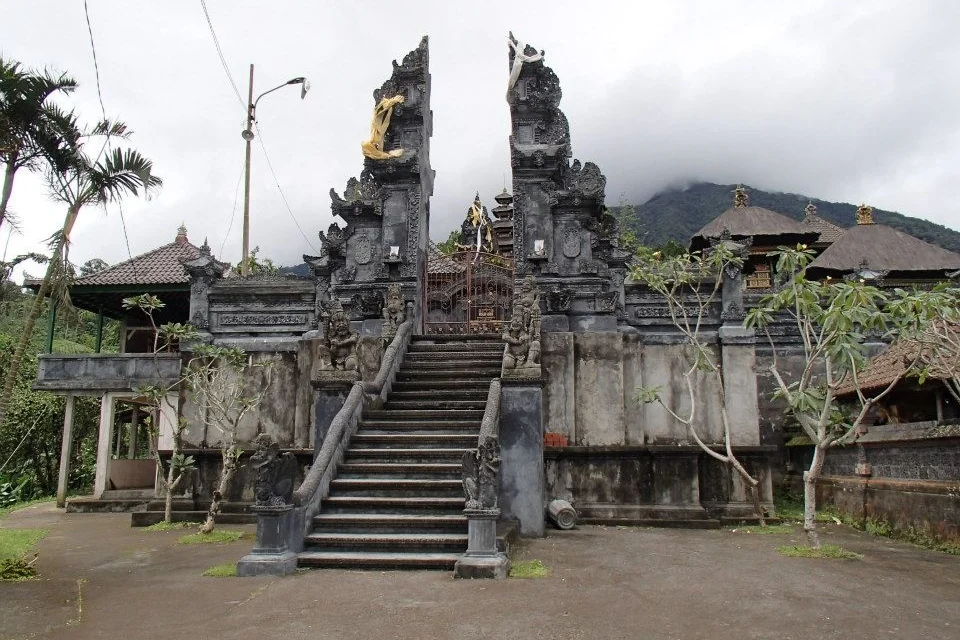 Bupati Badung Hadiri Pujawali Mejelihan di Pura Luhur Bhujangga Waisnawa Batu Bolong