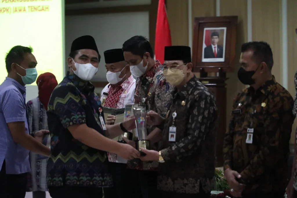 Gubernur Jateng Ahmad Luthfi Gandeng KADIN untuk Perangi Kemiskinan Ekstrem lewat CSR dan Program Kesehatan