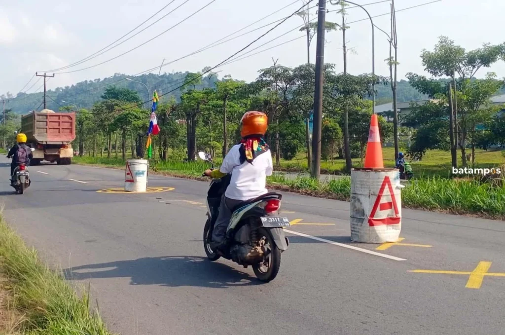 Jalan Amblas Bangbayang di Ciamis Ancaman Serius bagi Pengendara Motor