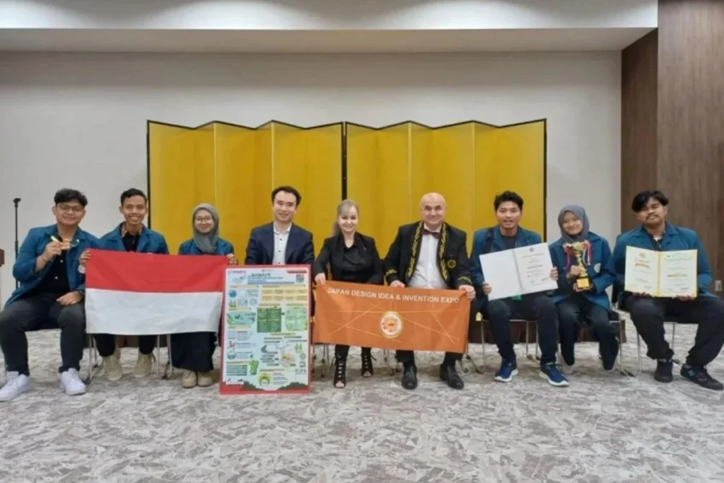 Mahasiswa UNAIR Raih Empat Penghargaan ASEAN, Luncurkan Eduventure untuk Tingkatkan Pendidikan 3T
