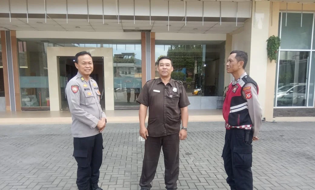 Patroli Polsek Rembang Amankan Lomba Gugus Depan di SMPN 5, Ciptakan Suasana Kondusif