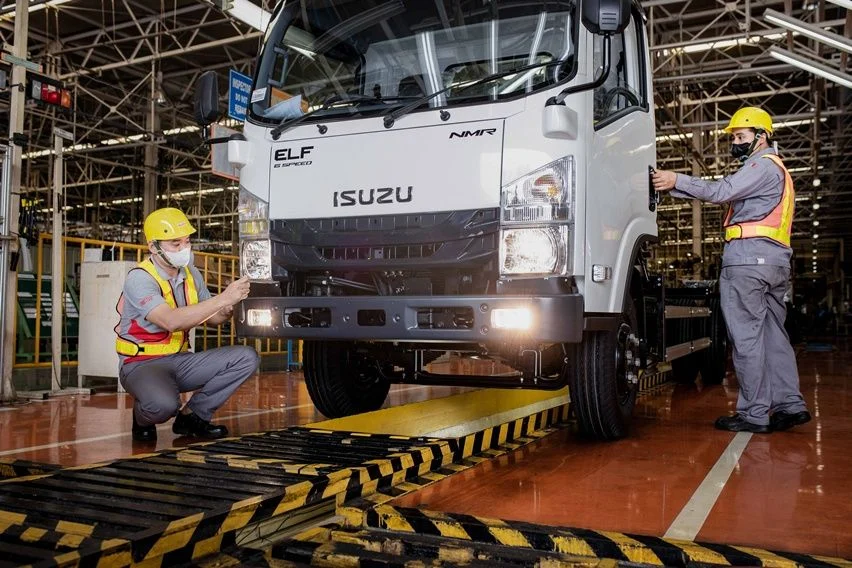 Perawatan Truk Isuzu: Pilihan Antara Bengkel Resmi atau Umum? Analisis Lengkap