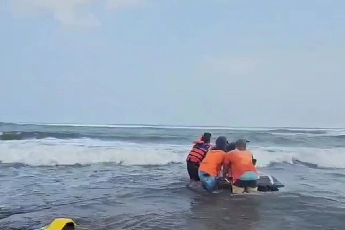 Remaja Hilang Surfing di Pantai Parangtritis: Kronologi Pencarian dan Peringatan Keselamatan