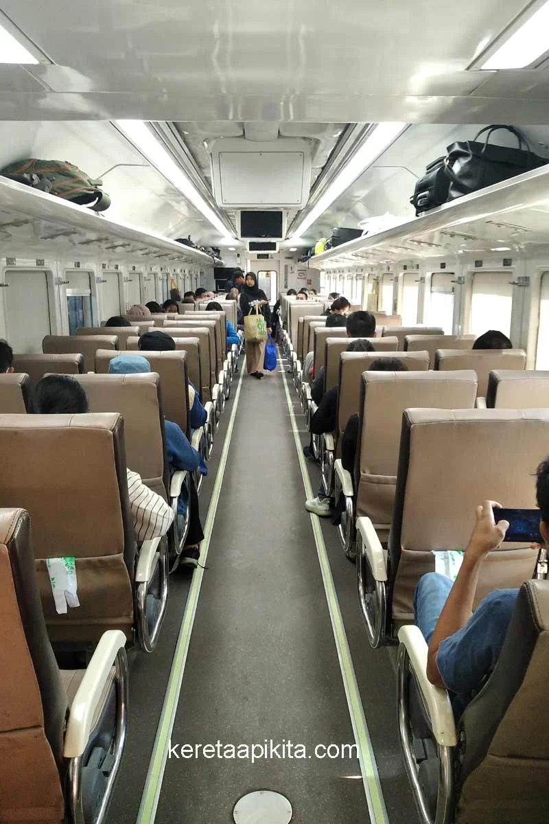 Review KA Singasari: Nikmati Kursi Ekonomi Retrofit yang Langka di Rute Pasar Senen‑Purwokerto