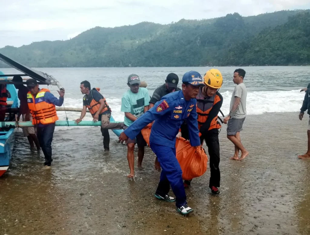 Tragedi di Pantai Kertojayan: Dua Anak Tewas, Satu Selamat Setelah Insiden Tenggelam