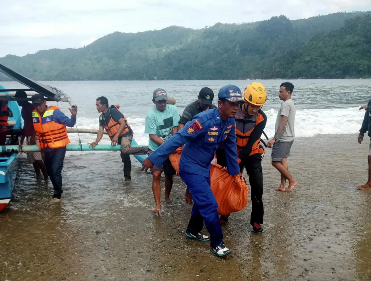 Tragedi di Pantai Kertojayan: Dua Anak Tewas, Satu Selamat Setelah Insiden Tenggelam