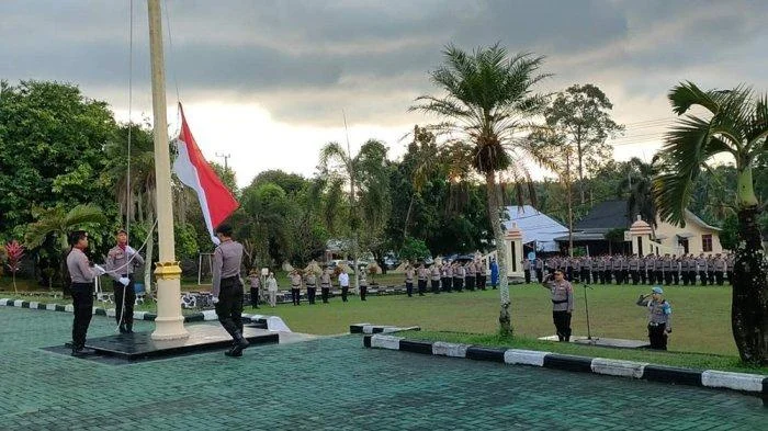Upacara Hari Kesadaran Nasional di Polres Rembang Tampil Khidmat, Wakapolres Tekankan Profesionalisme